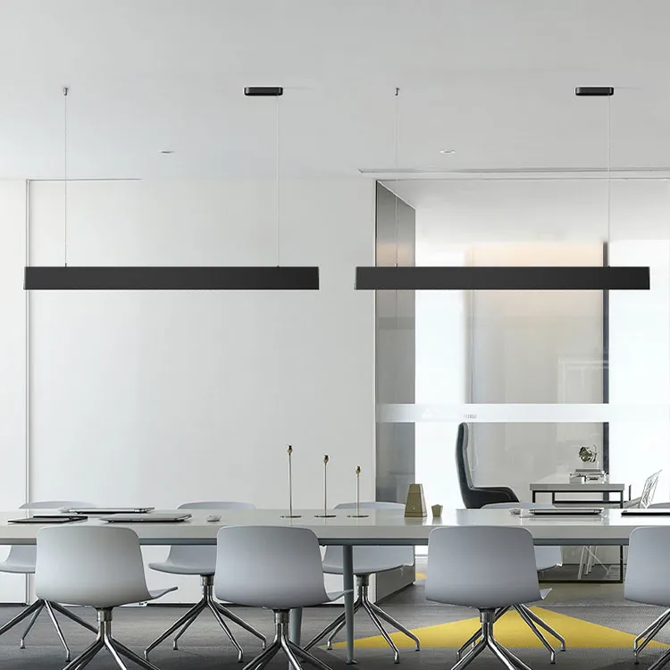 Qual é a diferença entre luzes pendentes e luzes penduradas?